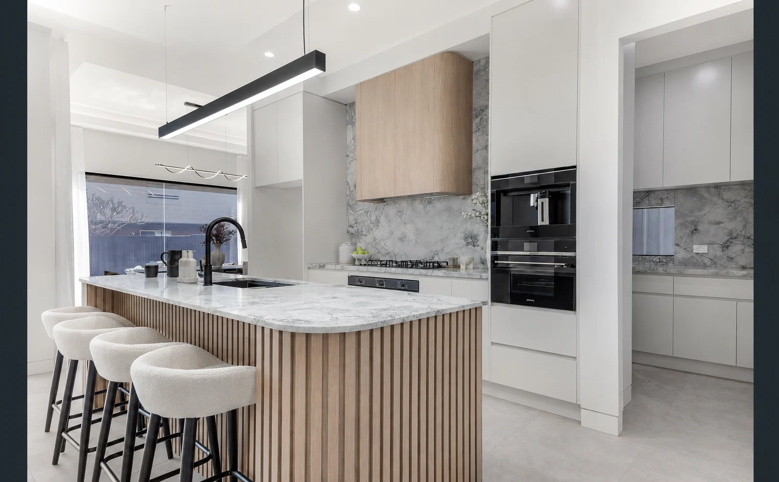 Darling Street residence — statement kitchen pendant lighting